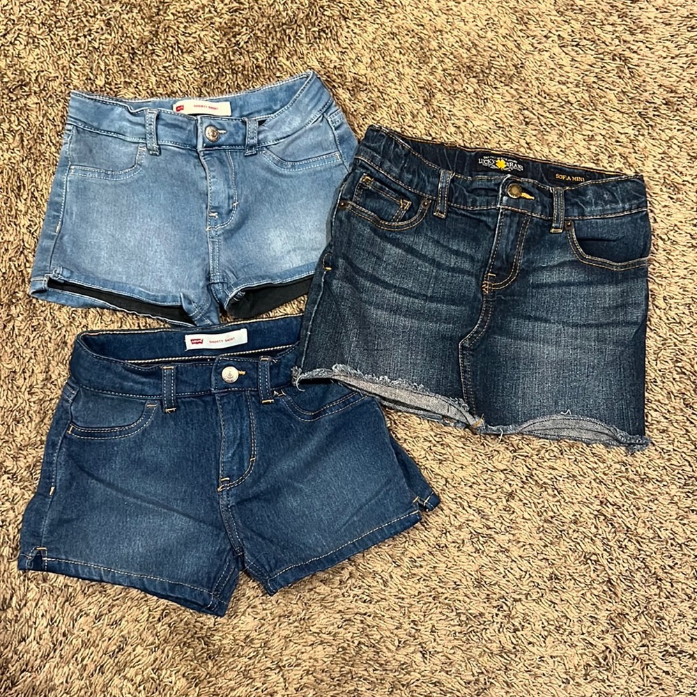 2 Levi’s shorts & 1 Lucky skirt